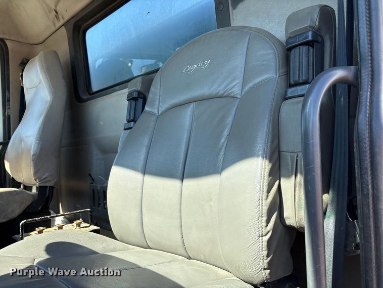 image for item EF6100 2007 Volvo VHD hydrovac truck