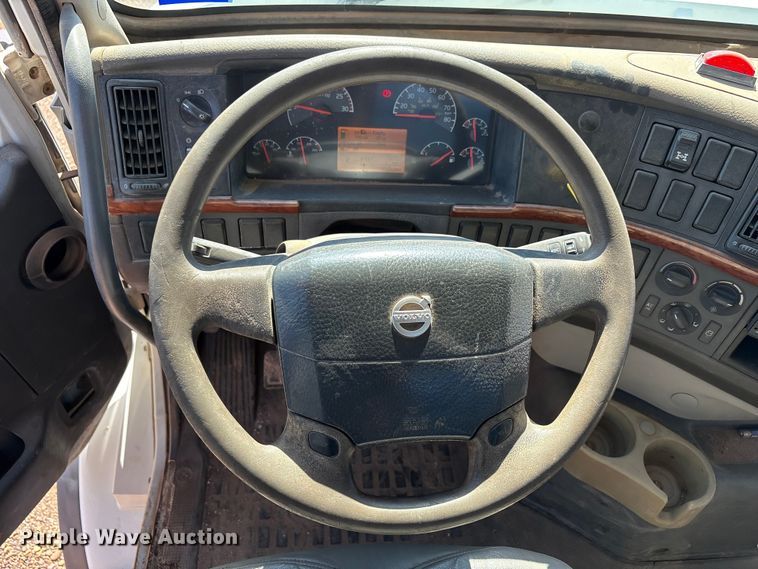 image for item EF6100 2007 Volvo VHD hydrovac truck