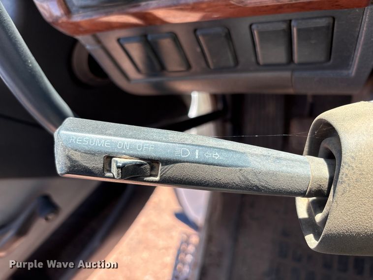 image for item EF6100 2007 Volvo VHD hydrovac truck