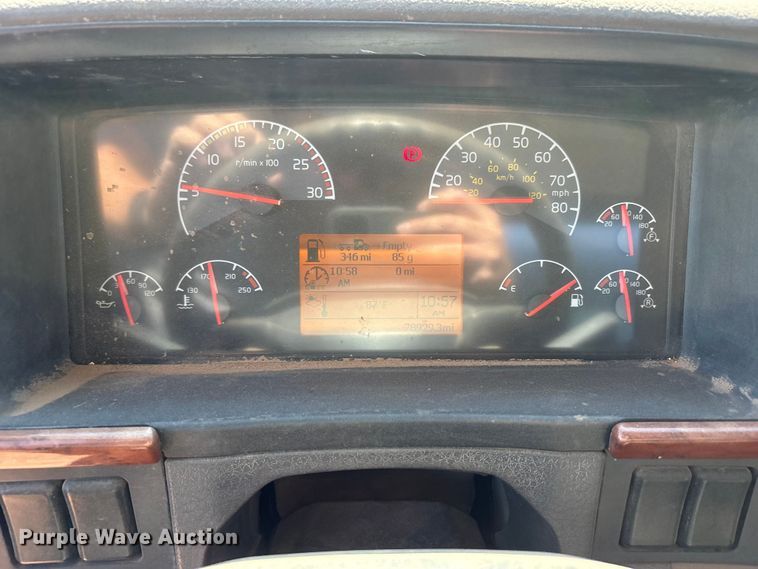 image for item EF6100 2007 Volvo VHD hydrovac truck