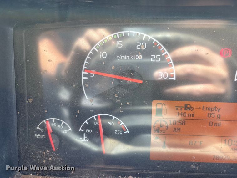 image for item EF6100 2007 Volvo VHD hydrovac truck