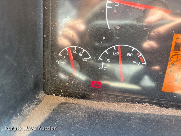 image for item EF6100 2007 Volvo VHD hydrovac truck