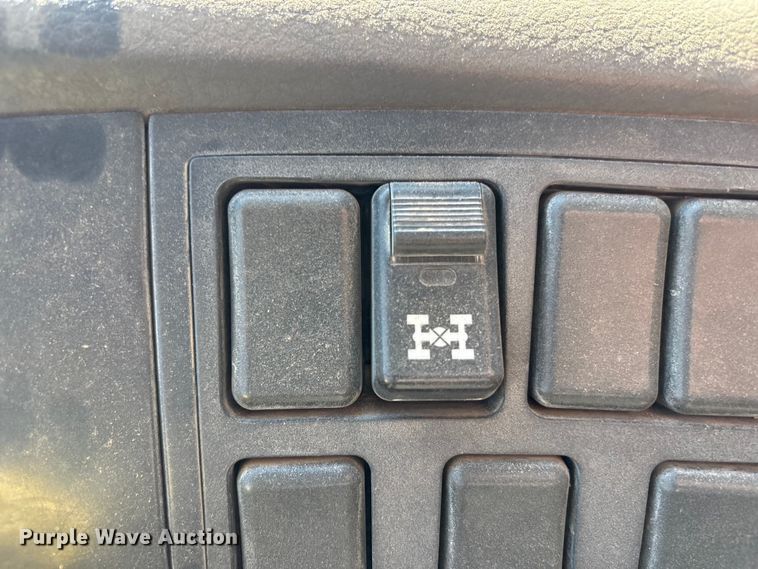 image for item EF6100 2007 Volvo VHD hydrovac truck