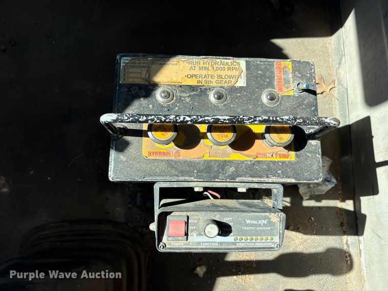 image for item EF6100 2007 Volvo VHD hydrovac truck