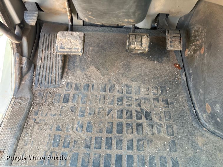 image for item EF6100 2007 Volvo VHD hydrovac truck