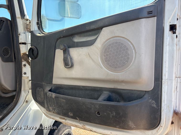 image for item EF6100 2007 Volvo VHD hydrovac truck
