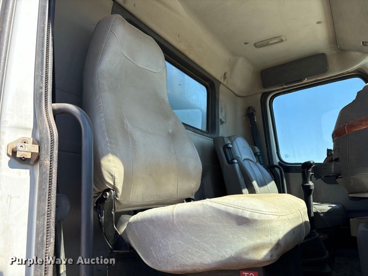 image for item EF6100 2007 Volvo VHD hydrovac truck