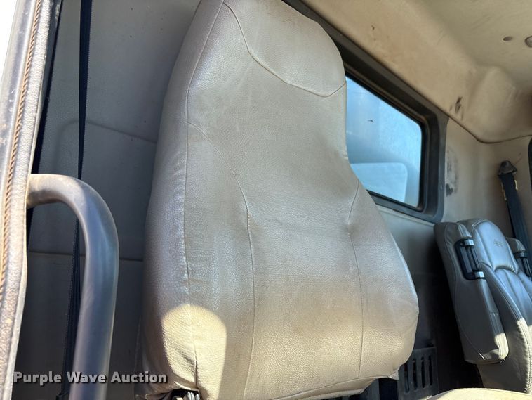 image for item EF6100 2007 Volvo VHD hydrovac truck