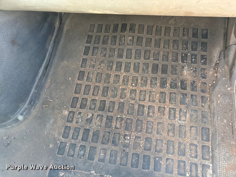 image for item EF6100 2007 Volvo VHD hydrovac truck