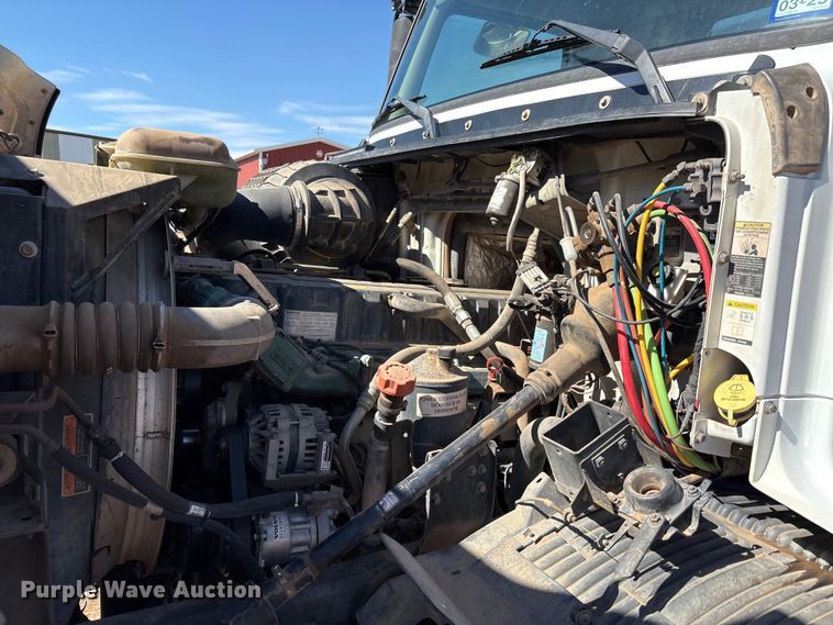 image for item EF6100 2007 Volvo VHD hydrovac truck