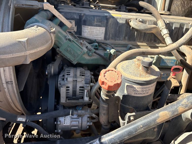 image for item EF6100 2007 Volvo VHD hydrovac truck