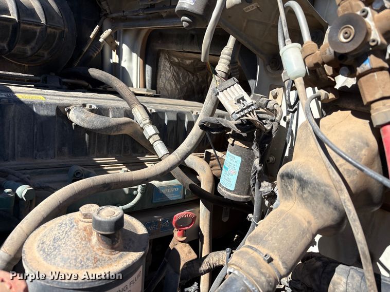 image for item EF6100 2007 Volvo VHD hydrovac truck