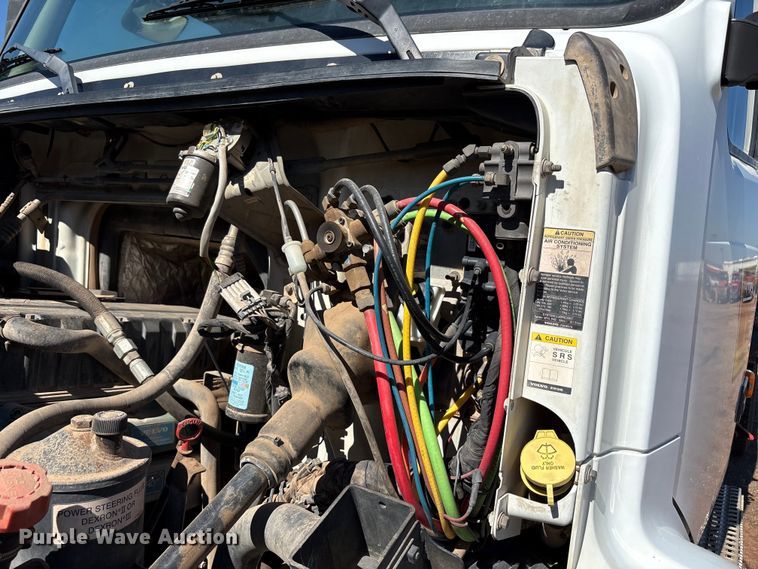 image for item EF6100 2007 Volvo VHD hydrovac truck