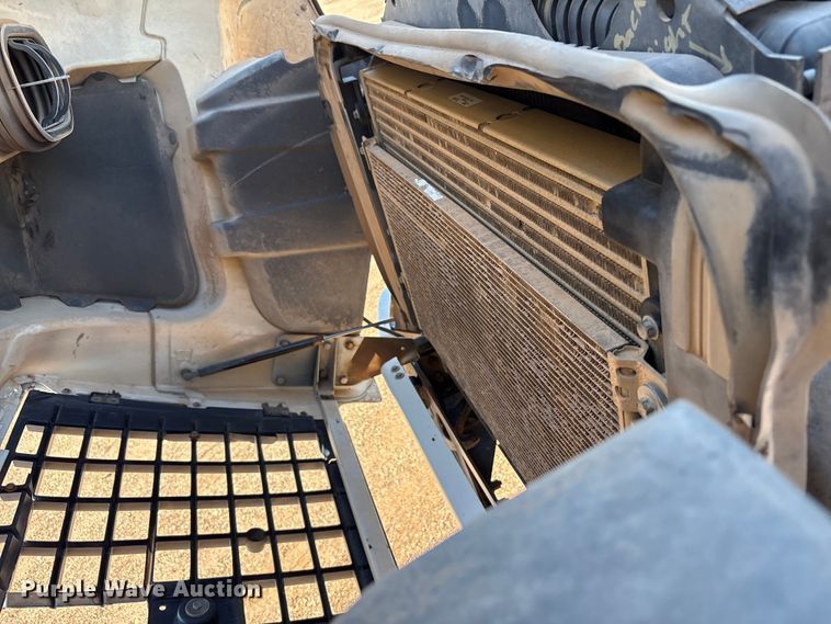 image for item EF6100 2007 Volvo VHD hydrovac truck