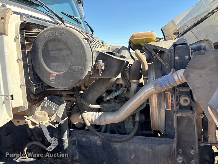 image for item EF6100 2007 Volvo VHD hydrovac truck