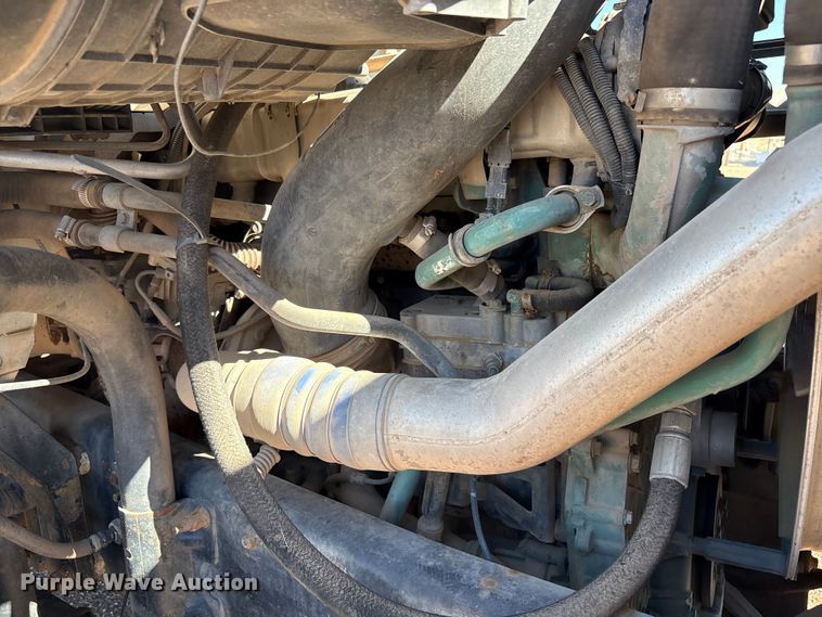 image for item EF6100 2007 Volvo VHD hydrovac truck