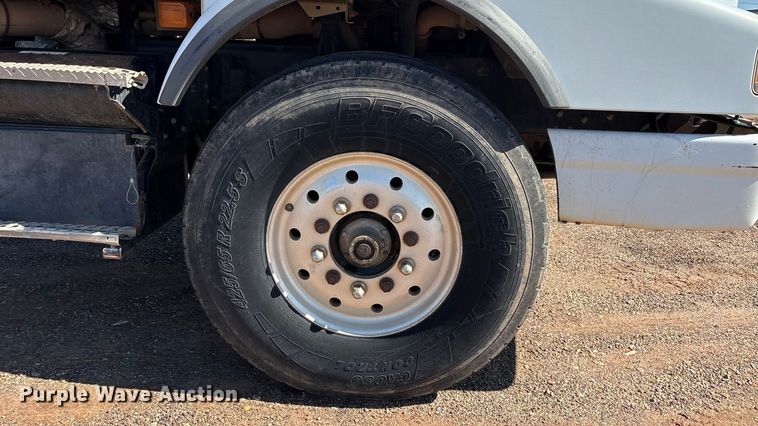 image for item EF6100 2007 Volvo VHD hydrovac truck