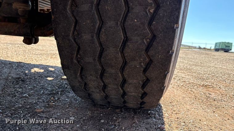 image for item EF6100 2007 Volvo VHD hydrovac truck