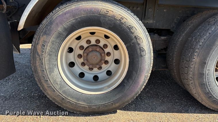 image for item EF6100 2007 Volvo VHD hydrovac truck