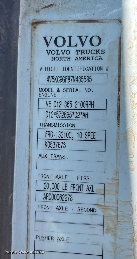 image for item EF6100 2007 Volvo VHD hydrovac truck