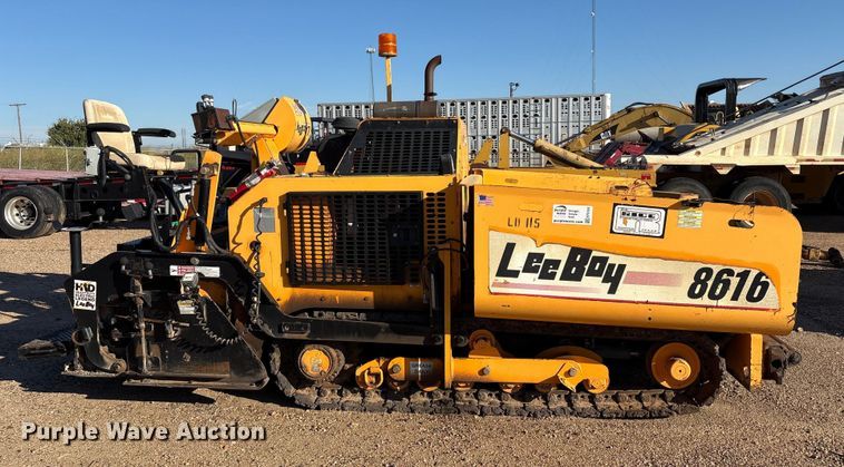 image for item EF6104 2013 Lee-Boy 8616 paver