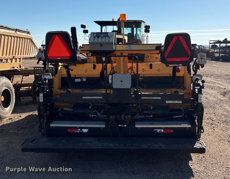 image for item EF6104 2013 Lee-Boy 8616 paver