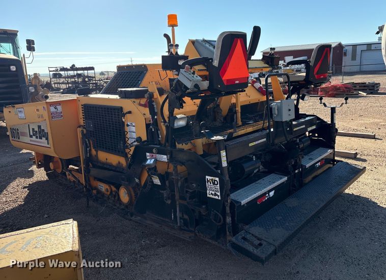 image for item EF6104 2013 Lee-Boy 8616 paver