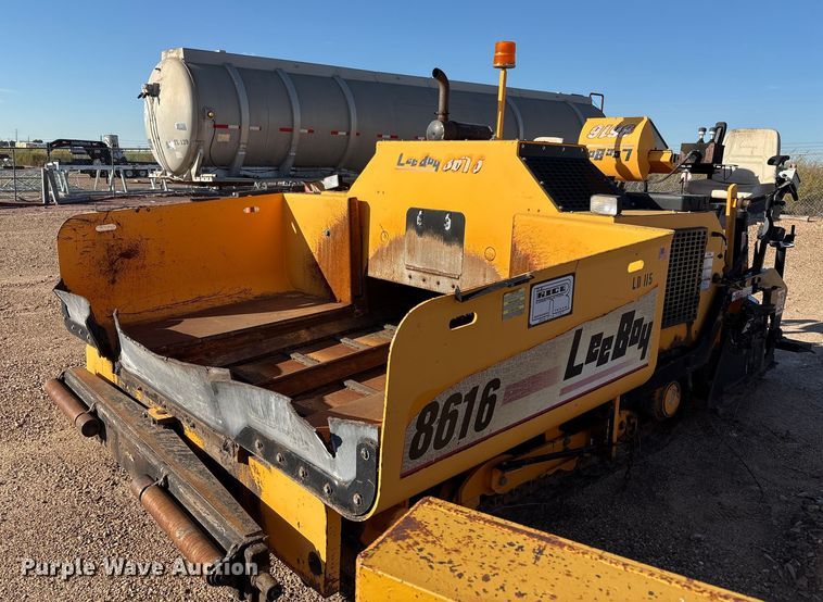 image for item EF6104 2013 Lee-Boy 8616 paver