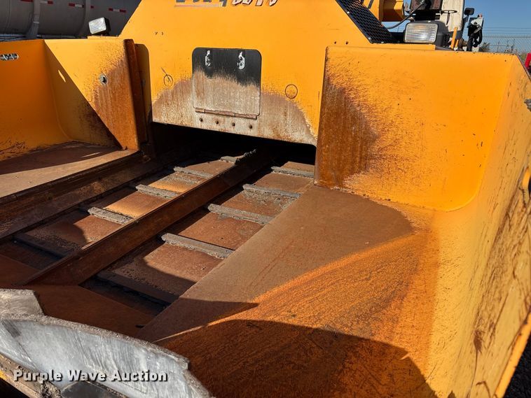 image for item EF6104 2013 Lee-Boy 8616 paver