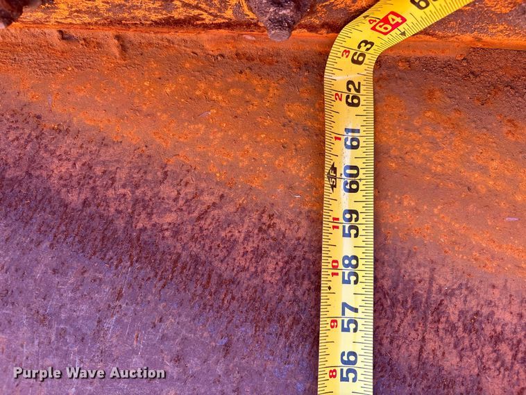 image for item EF6104 2013 Lee-Boy 8616 paver