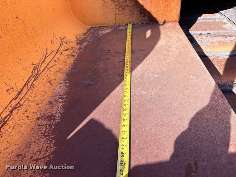 image for item EF6104 2013 Lee-Boy 8616 paver