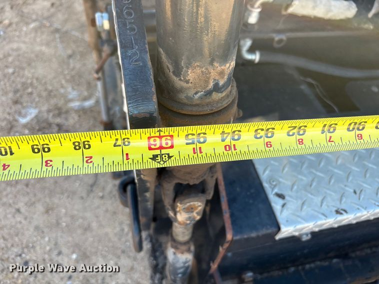 image for item EF6104 2013 Lee-Boy 8616 paver