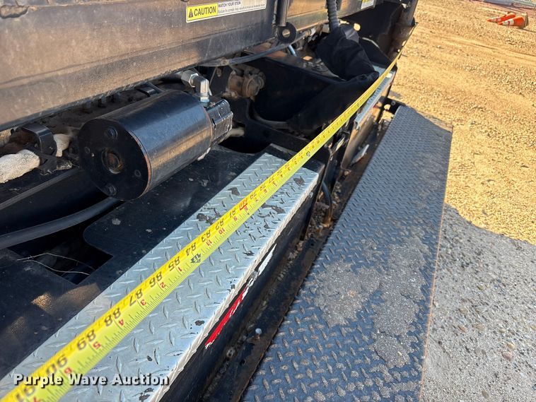 image for item EF6104 2013 Lee-Boy 8616 paver