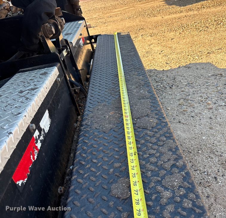 image for item EF6104 2013 Lee-Boy 8616 paver