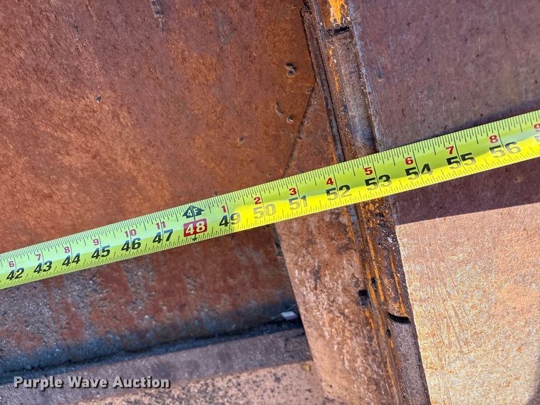 image for item EF6104 2013 Lee-Boy 8616 paver