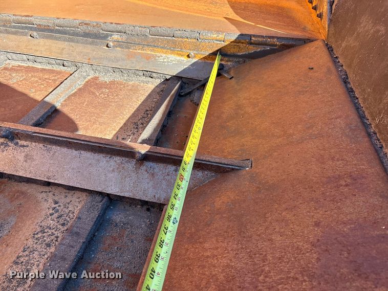 image for item EF6104 2013 Lee-Boy 8616 paver