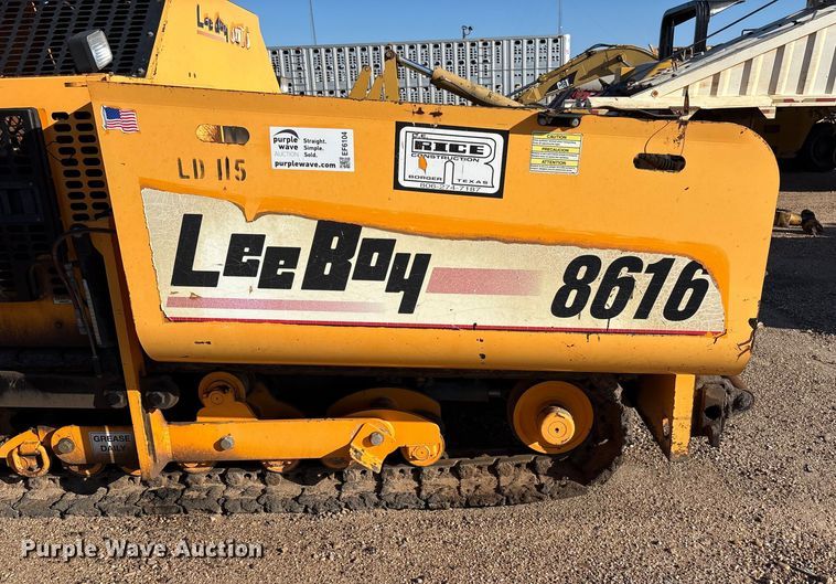 image for item EF6104 2013 Lee-Boy 8616 paver