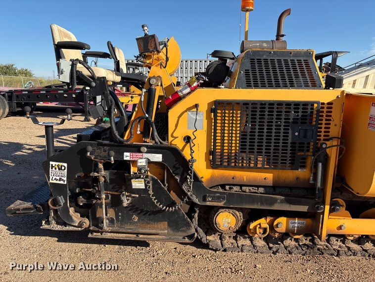 image for item EF6104 2013 Lee-Boy 8616 paver