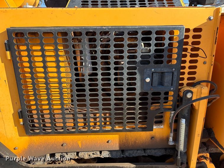 image for item EF6104 2013 Lee-Boy 8616 paver