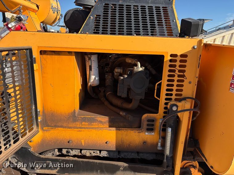 image for item EF6104 2013 Lee-Boy 8616 paver