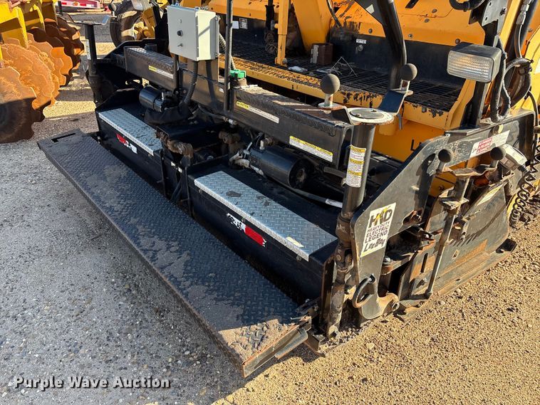 image for item EF6104 2013 Lee-Boy 8616 paver