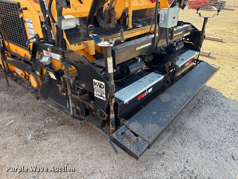 image for item EF6104 2013 Lee-Boy 8616 paver
