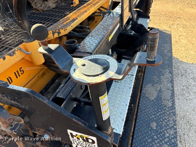 image for item EF6104 2013 Lee-Boy 8616 paver