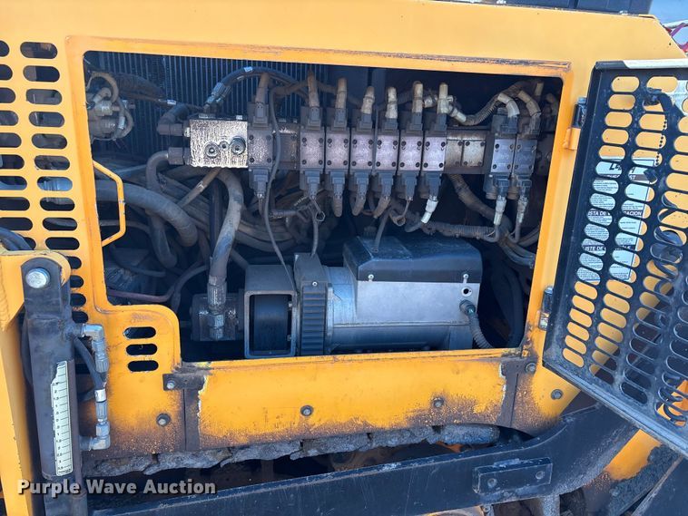 image for item EF6104 2013 Lee-Boy 8616 paver