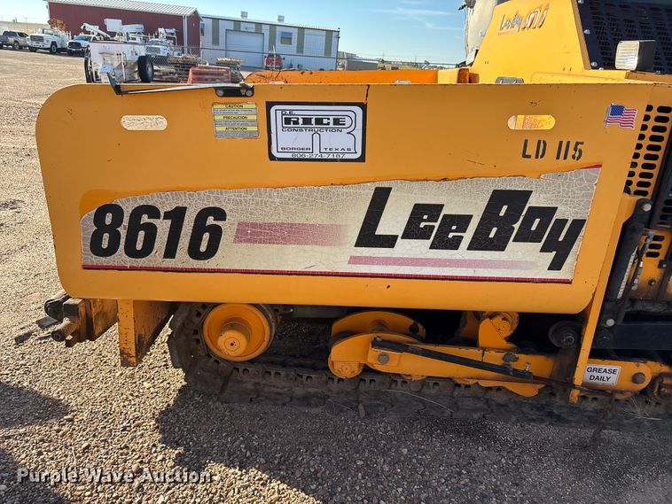 image for item EF6104 2013 Lee-Boy 8616 paver