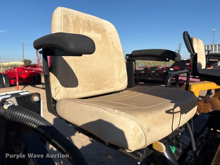 image for item EF6104 2013 Lee-Boy 8616 paver