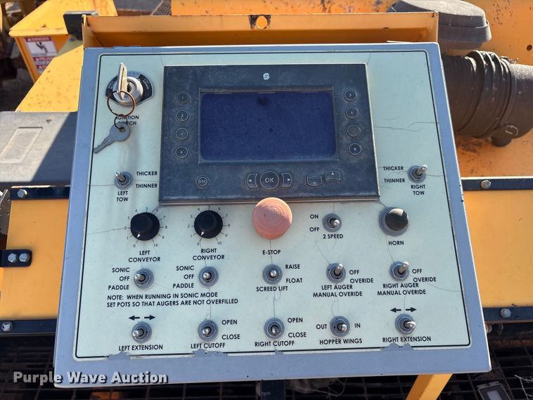 image for item EF6104 2013 Lee-Boy 8616 paver