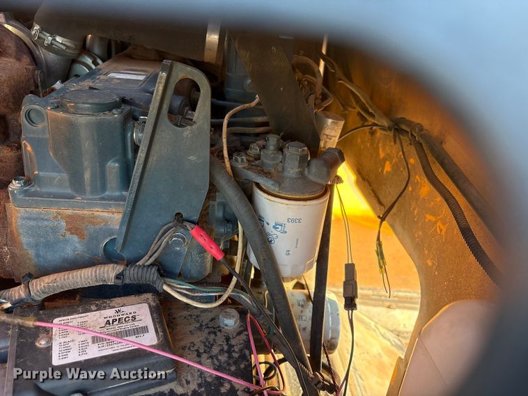 image for item EF6104 2013 Lee-Boy 8616 paver