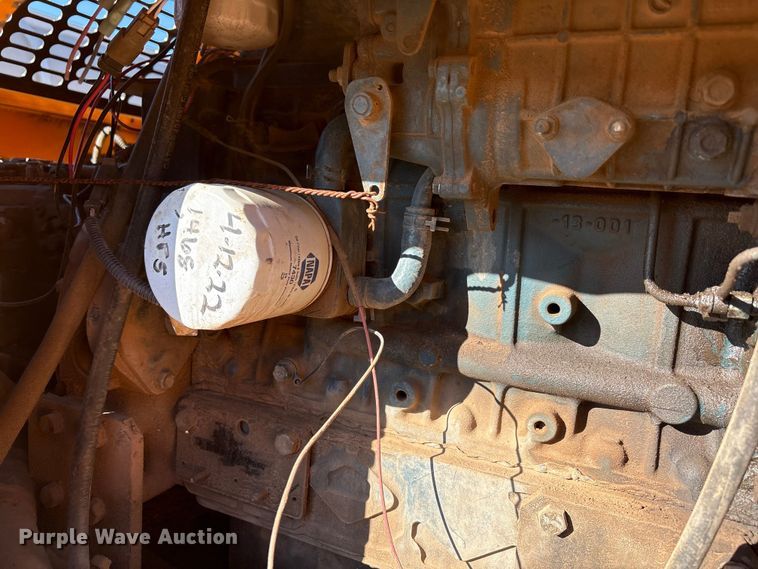 image for item EF6104 2013 Lee-Boy 8616 paver