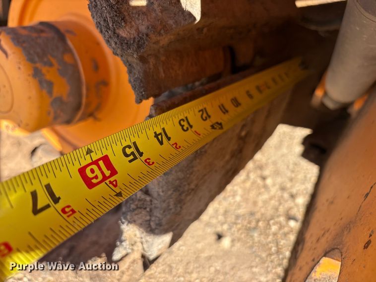 image for item EF6104 2013 Lee-Boy 8616 paver